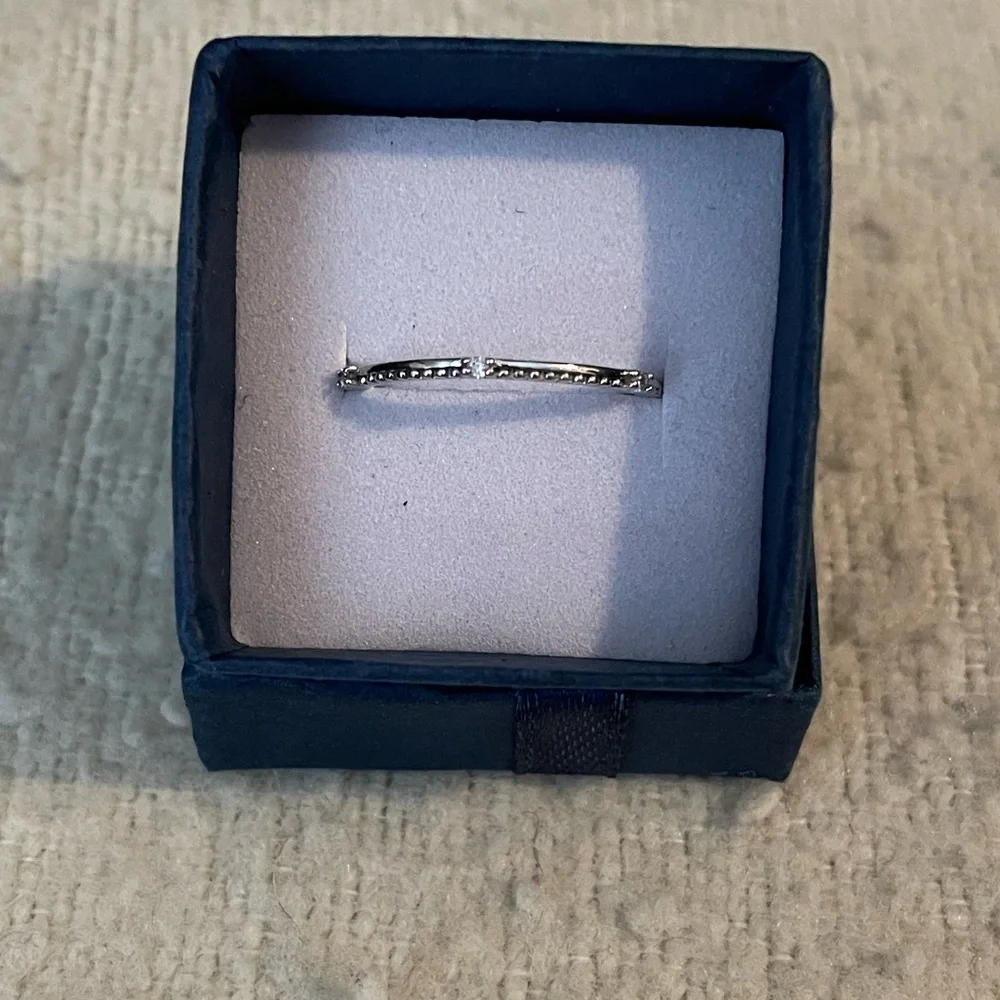 Dainty Sterling Silver Ring - size 8 - Picture 1 of 4